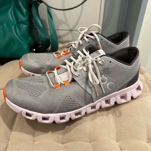 Women’s OnCloud Tennis Shoes Size 10 Purple / Gray / Orange